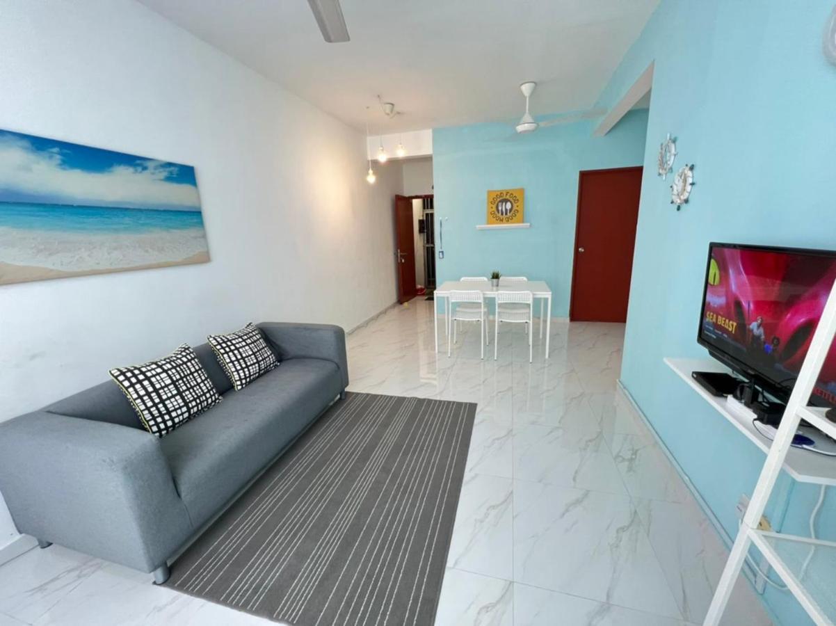 Seaview Holiday Apartment 2 - Free Wifi & Netflix Kuala Terengganu Exteriör bild