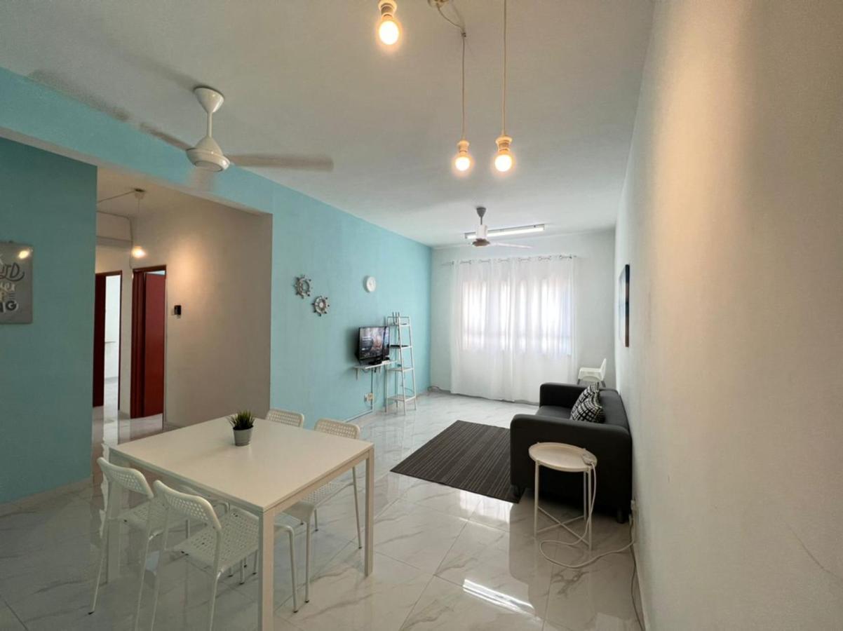 Seaview Holiday Apartment 2 - Free Wifi & Netflix Kuala Terengganu Exteriör bild