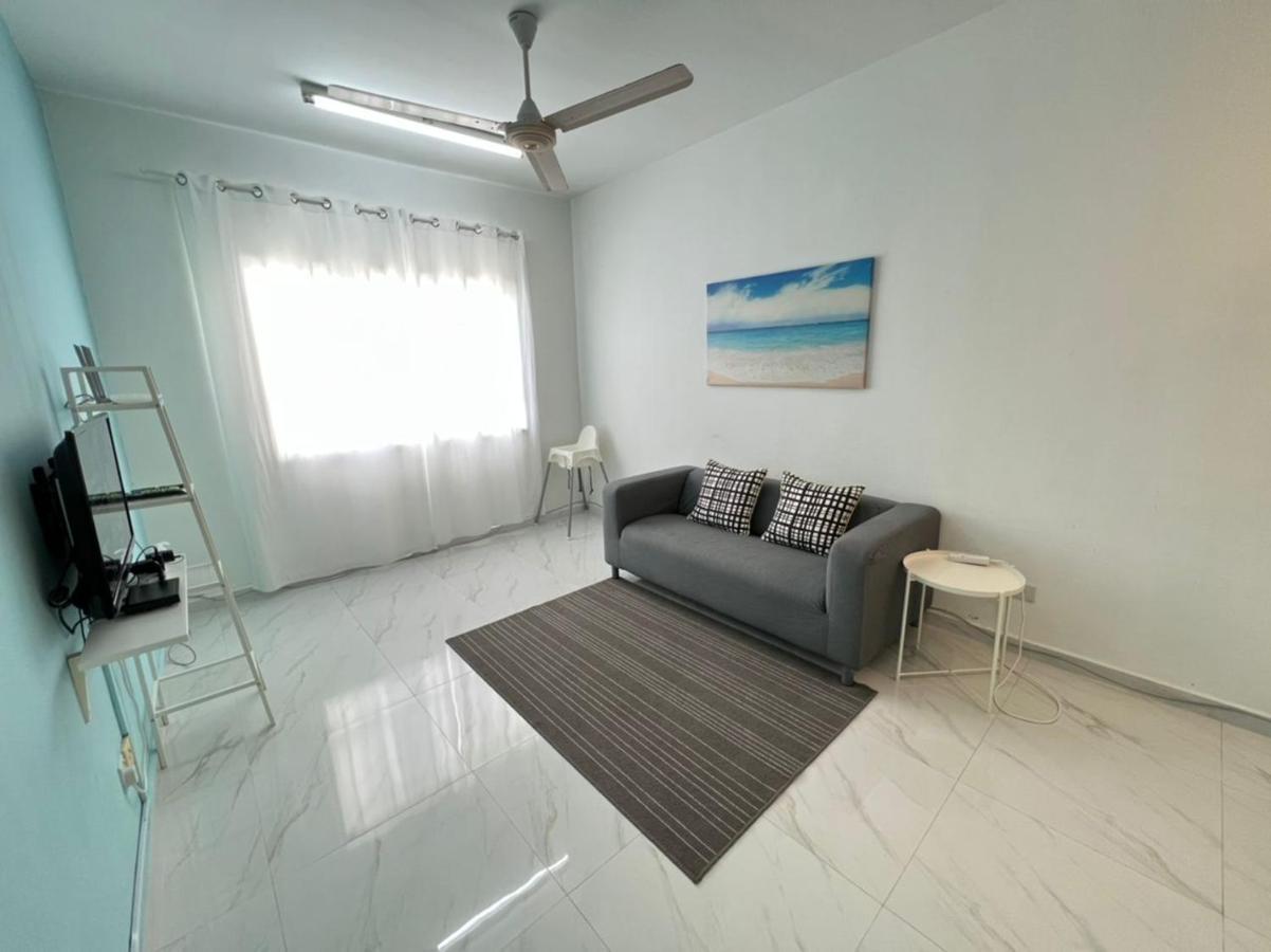 Seaview Holiday Apartment 2 - Free Wifi & Netflix Kuala Terengganu Exteriör bild